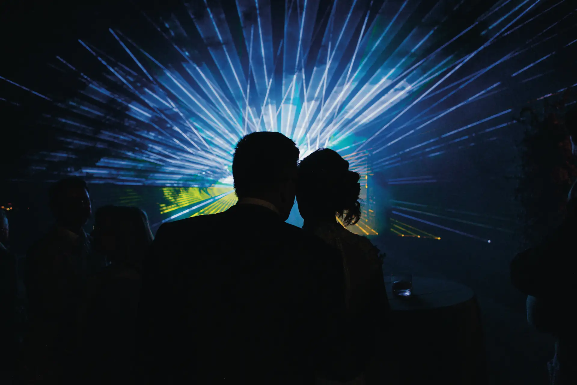 Aufnahmen einer Lasershow im Jagdschloss mit Gästen